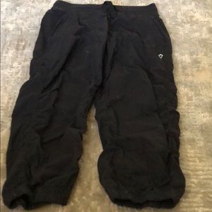 Black iviva capris